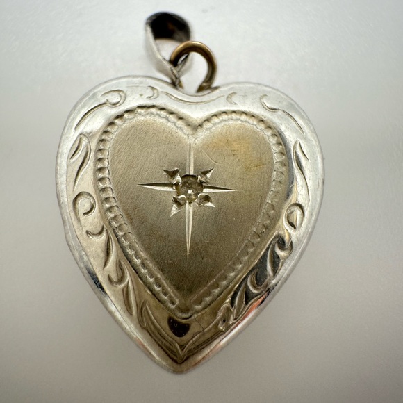 Solid 14kt white gold silver color real diamond dainty heart locket - Picture 2 of 10